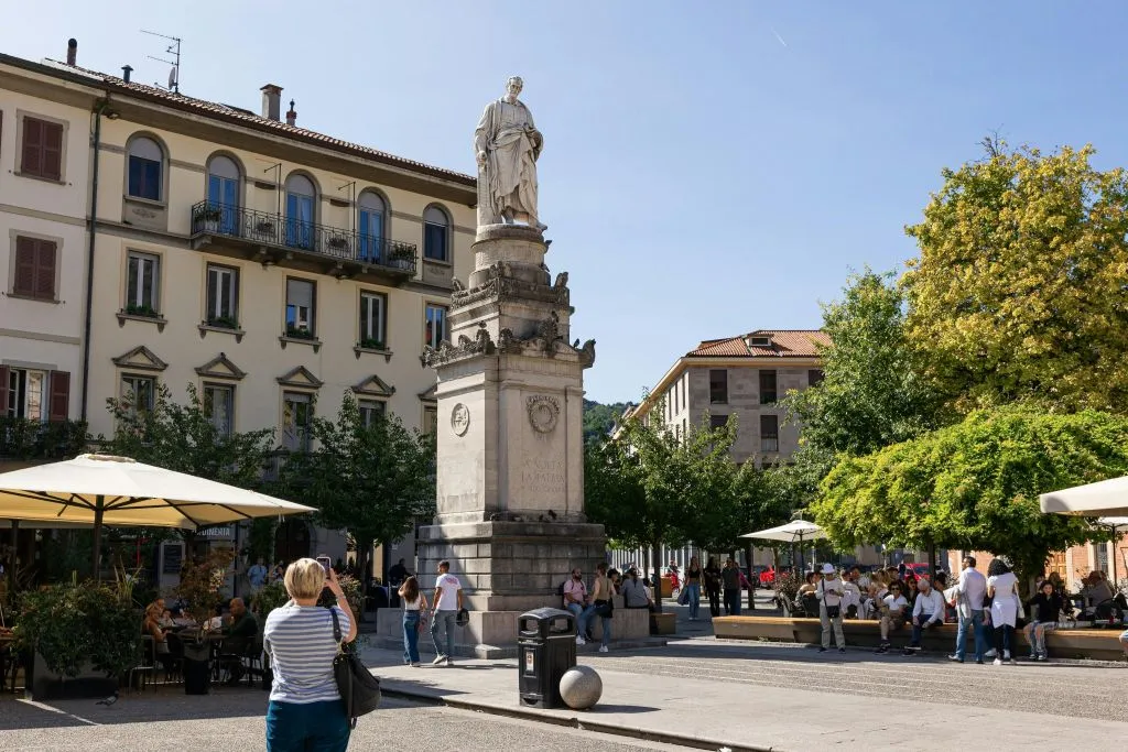 Como e Bellagio: gita guidata di un giorno da Milano + tour in barca
