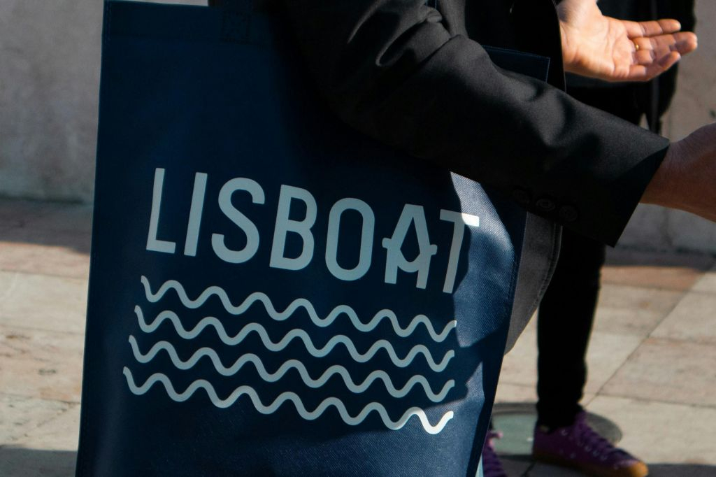 Lisbon: Foodie Tour + Boat Trip