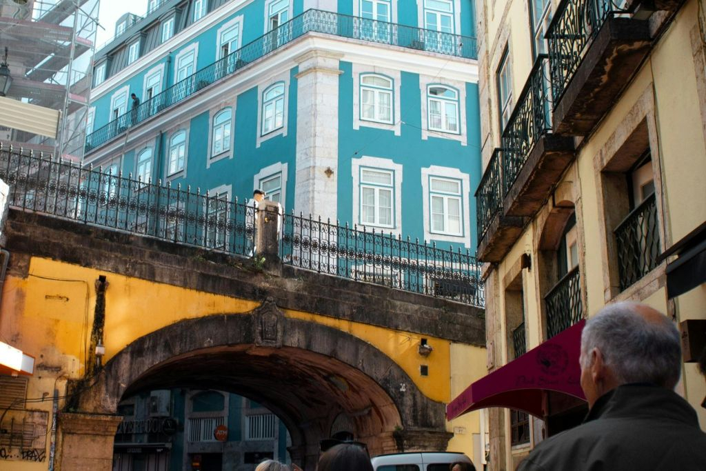 Lisbon: Foodie Tour + Boat Trip