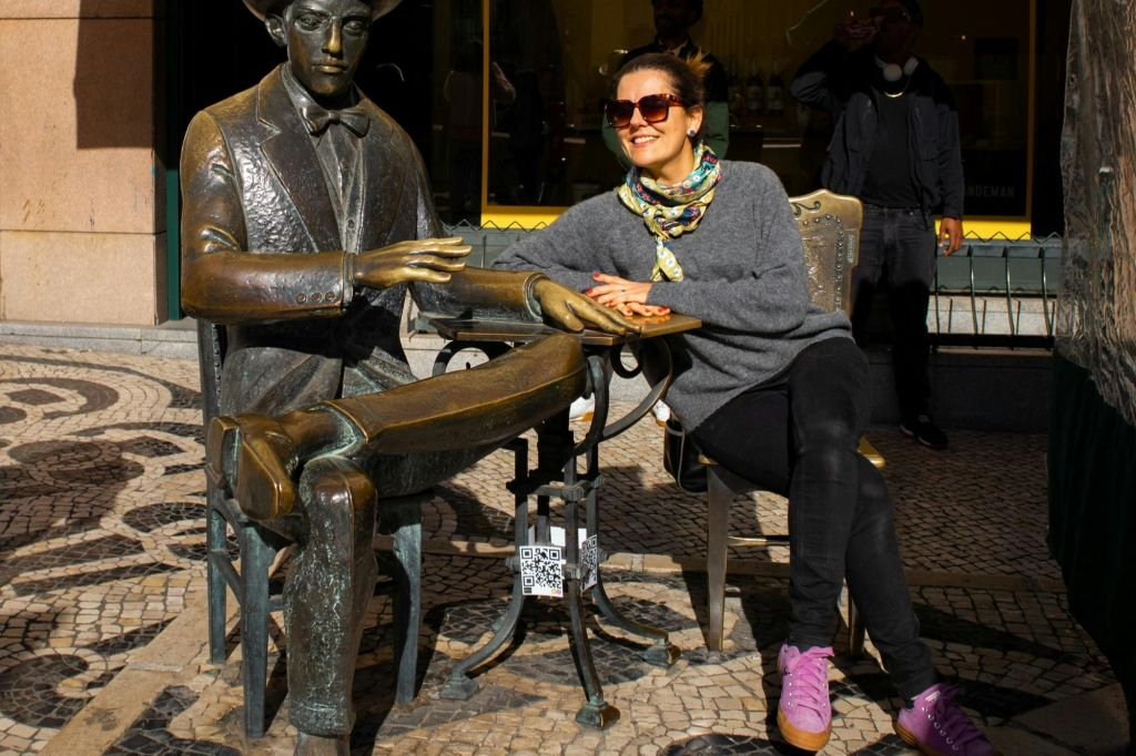 Lisbon: Foodie Tour + Boat Trip