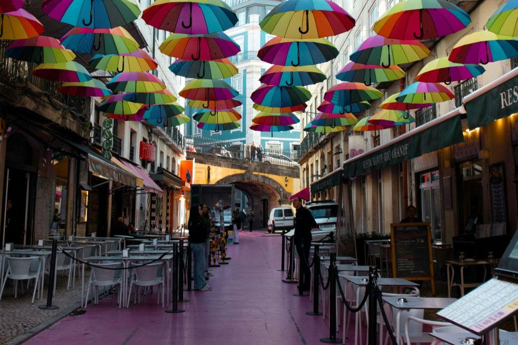 Lisbon: Foodie Tour + Boat Trip