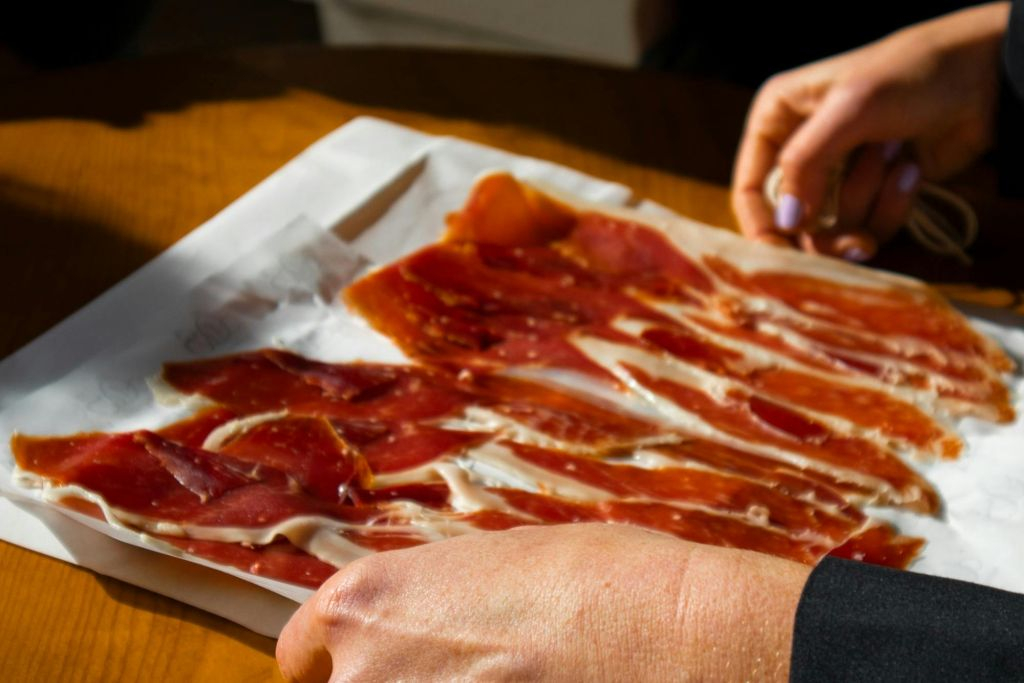 Lisbon: Foodie Tour + Boat Trip