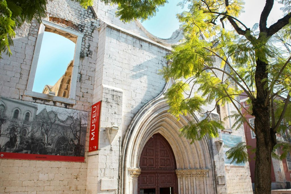 Lisbon: Foodie Tour + Boat Trip