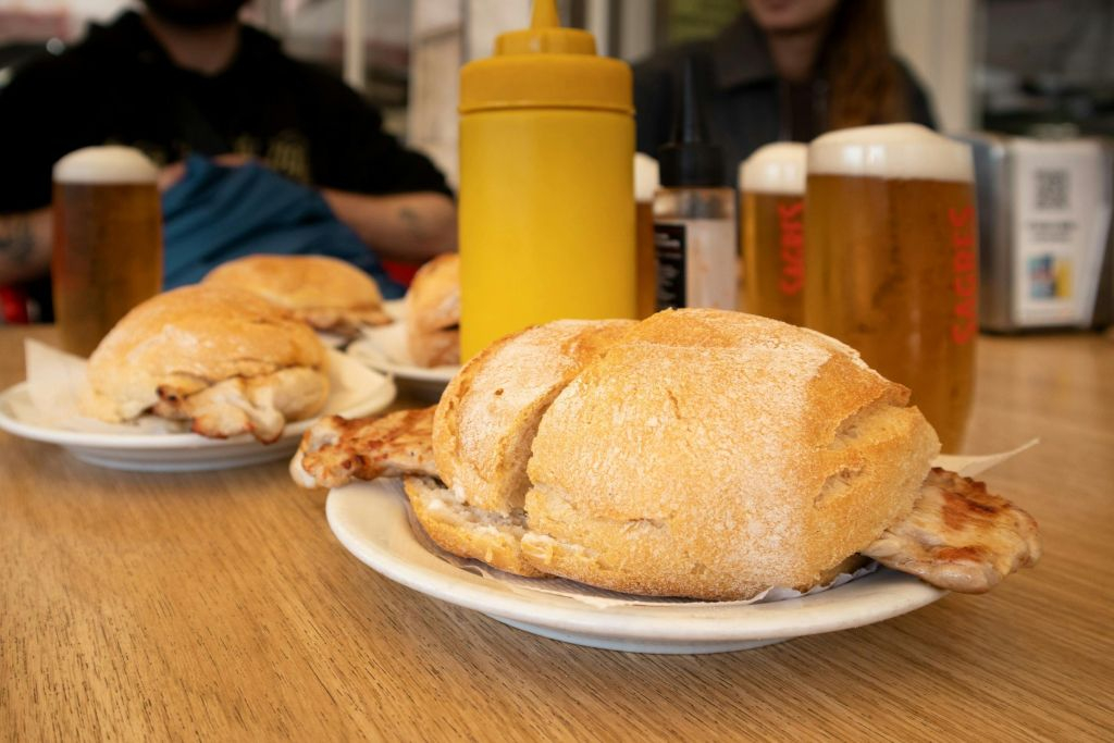 Lisbon: Foodie Tour + Boat Trip