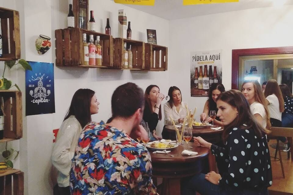 Córdoba: Cata Guiada de Vinos y Tapas