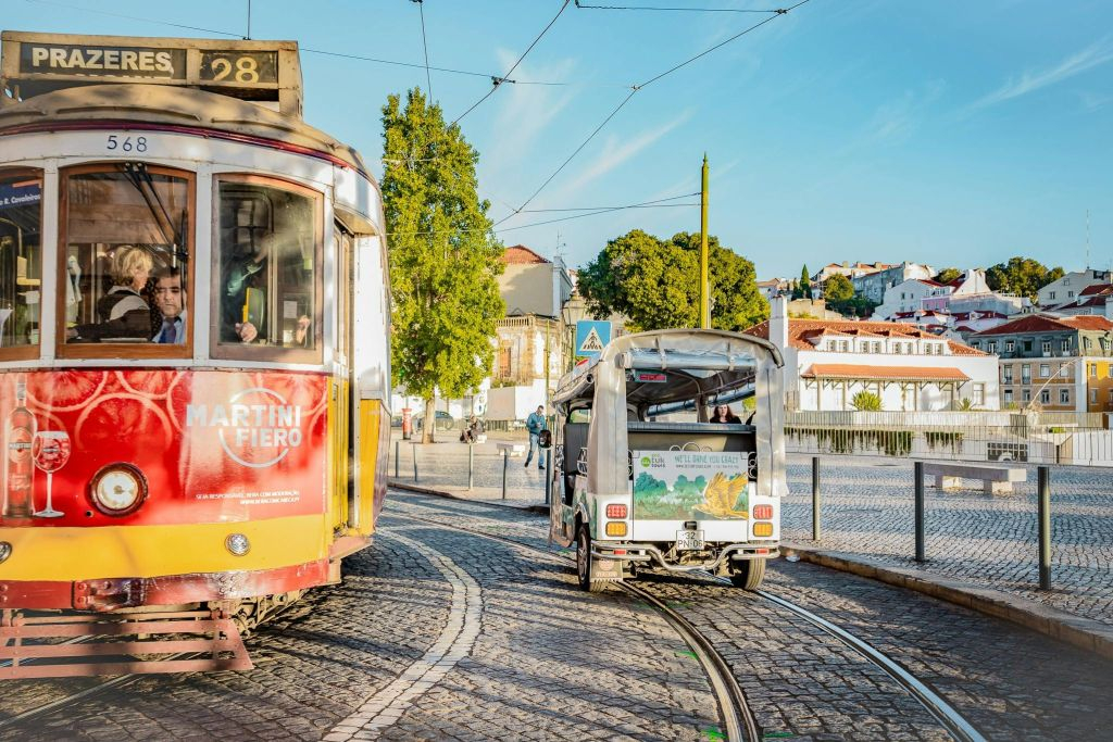 Lisbon: Guided Tram 28 Route Tuk Tuk Tour