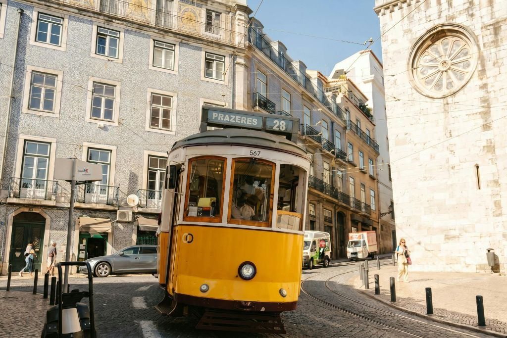 Lisbon: Guided Tram 28 Route Tuk Tuk Tour
