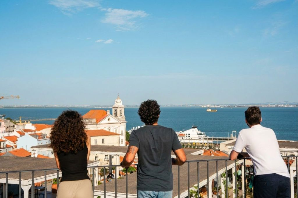 Lisbon: Guided Tram 28 Route Tuk Tuk Tour
