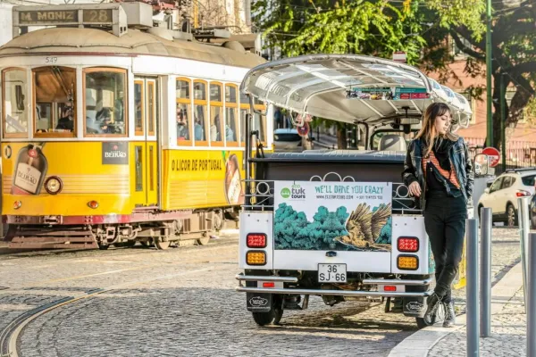 Lisboa: Visita guiada de Tuk Tuk à Rota do Elétrico 28