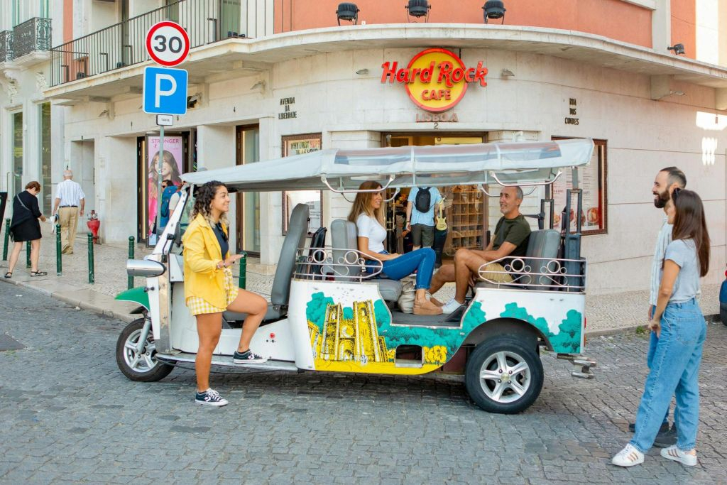 Lisbon: Guided Tram 28 Route Tuk Tuk Tour