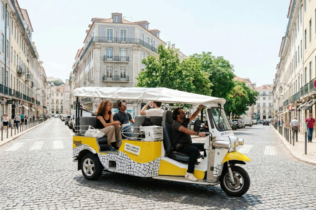 Lisbon: Guided Tram 28 Route Tuk Tuk Tour