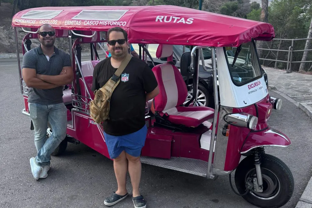 Málaga: Excursión guiada en Tuk Tuk + Traslado de ida y vuelta