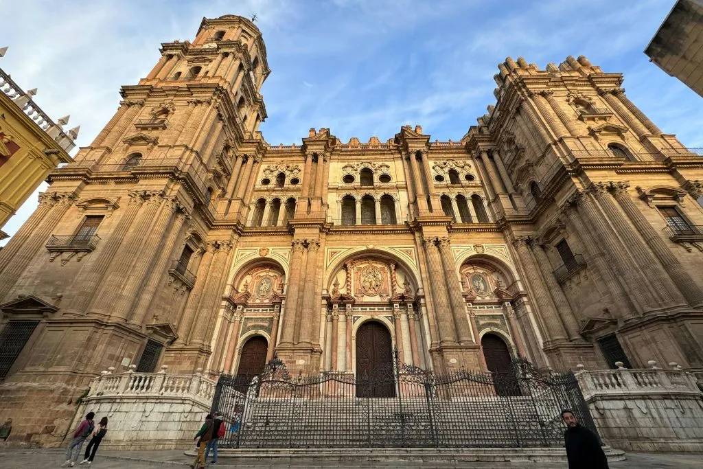 Málaga: Excursión guiada en Tuk Tuk + Traslado de ida y vuelta
