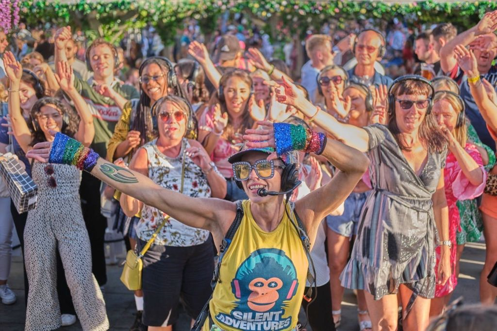 Edinburgh: Guided Silent Disco Adventure at the Fringe (August)