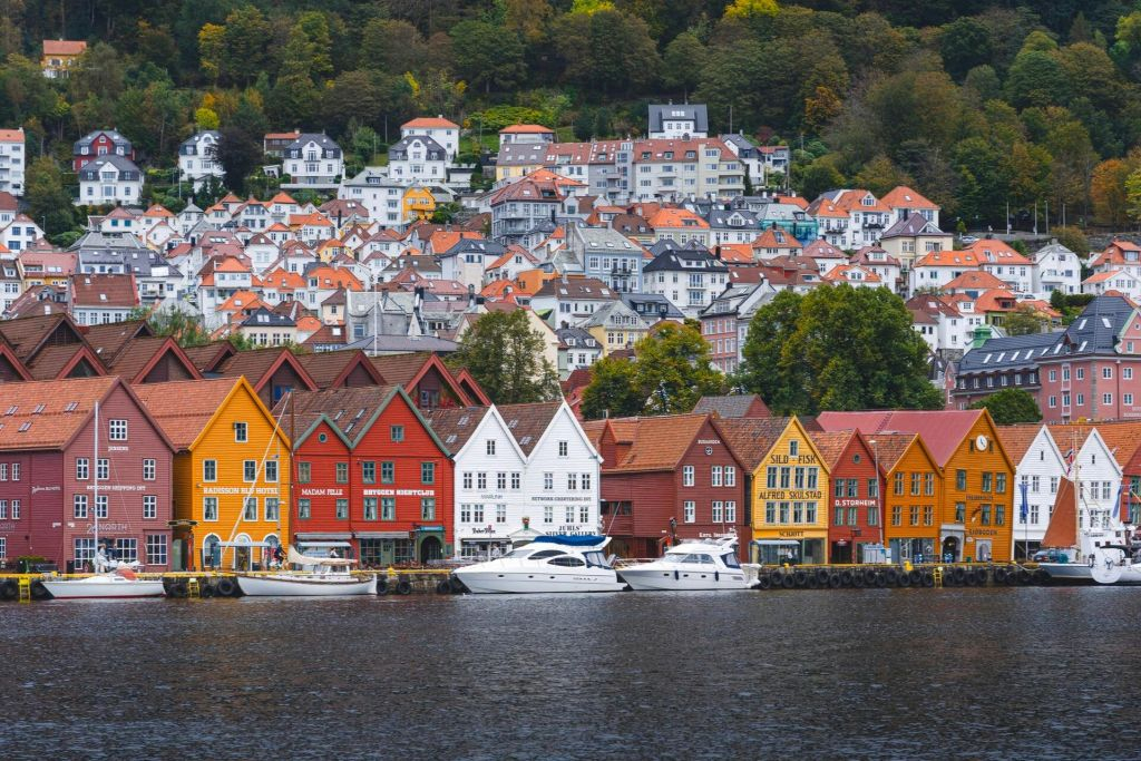 Passeio de dia inteiro em Bergen: cruzeiro pelo fiorde, passeio pela cidade histórica e teleférico Fløien