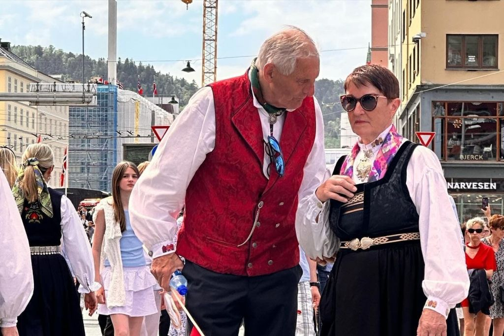Passeio de dia inteiro em Bergen: cruzeiro pelo fiorde, passeio pela cidade histórica e teleférico Fløien