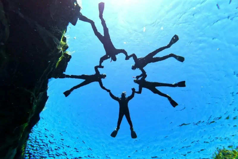 Silfra: Aventura guiada de snorkeling a partir de Reiquiavique