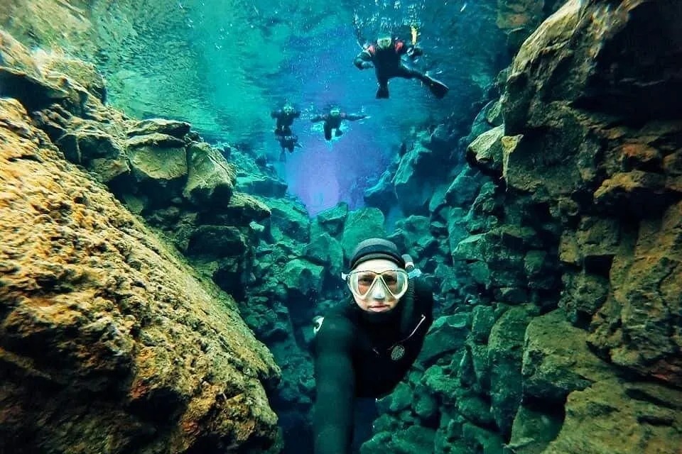 Silfra : Plongée guidée en combinaison de plongée avec tuba