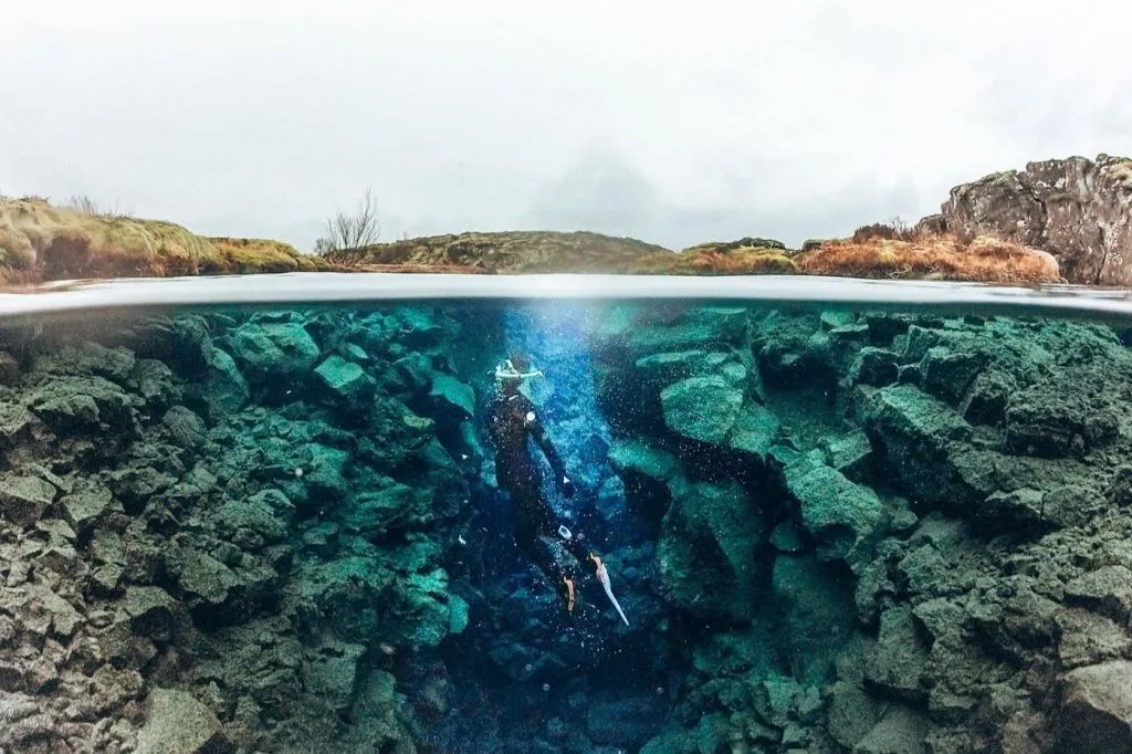 Silfra : Plongée guidée en combinaison de plongée avec tuba