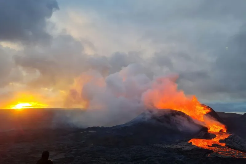 Litla Hrút Volcano: Hiking Tour from Reykjavik