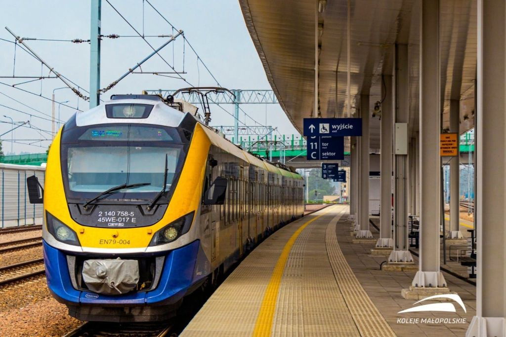 Cracovia: Traslado en tren de la Estación Central al Aeropuerto