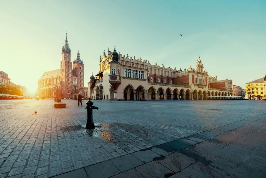 Old Town, St. Mary's Basilica & Rynek Underground Krakow: Entry + Guided Tour