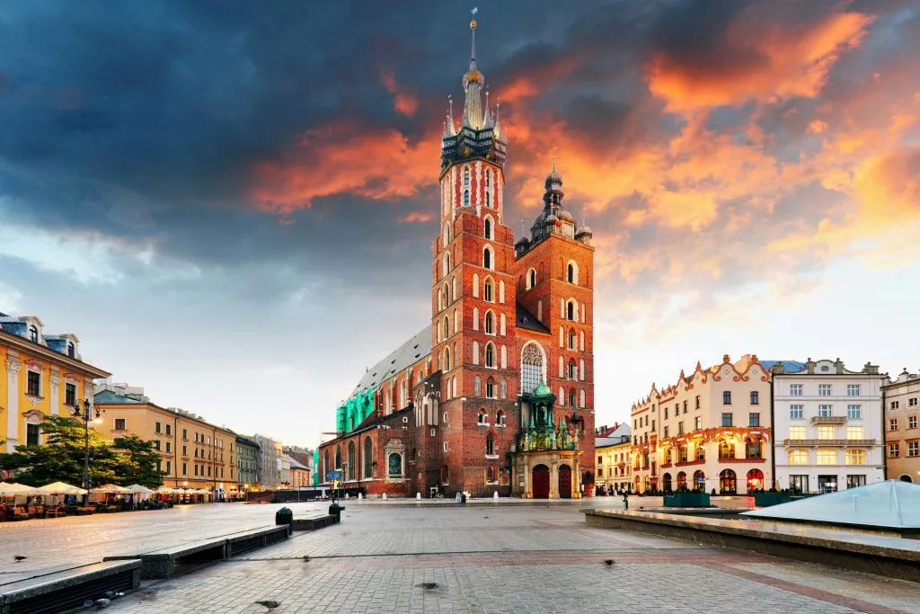 Old Town, St. Mary's Basilica & Rynek Underground Krakow: Entry + Guided Tour