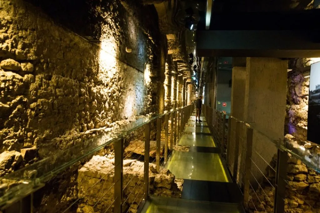 Old Town, St. Mary's Basilica & Rynek Underground Krakow: Entry + Guided Tour