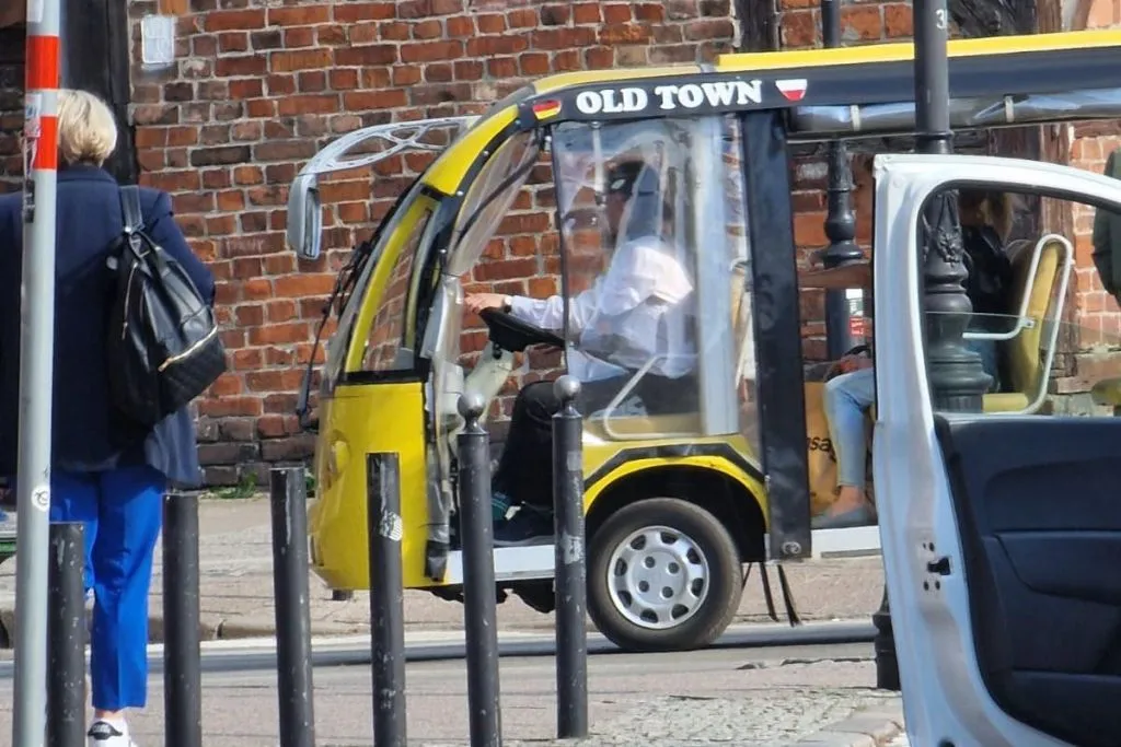 Krakow: Old Town Sightseeing Tour by Electric Golf Cart + Audio Guide