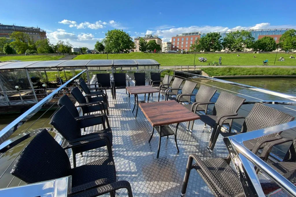 Krakow: Vistula River Cruise with Audio Guide & Panoramic Deck