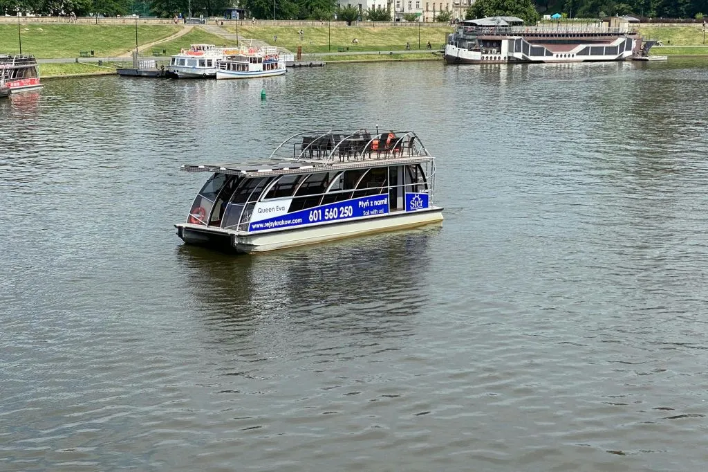 Krakow: Vistula River Cruise with Audio Guide & Panoramic Deck