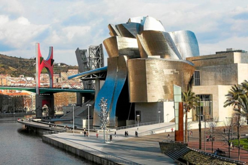 Guggenheim Museum Bilbao: Skip The Line Ticket + Guided Tour
