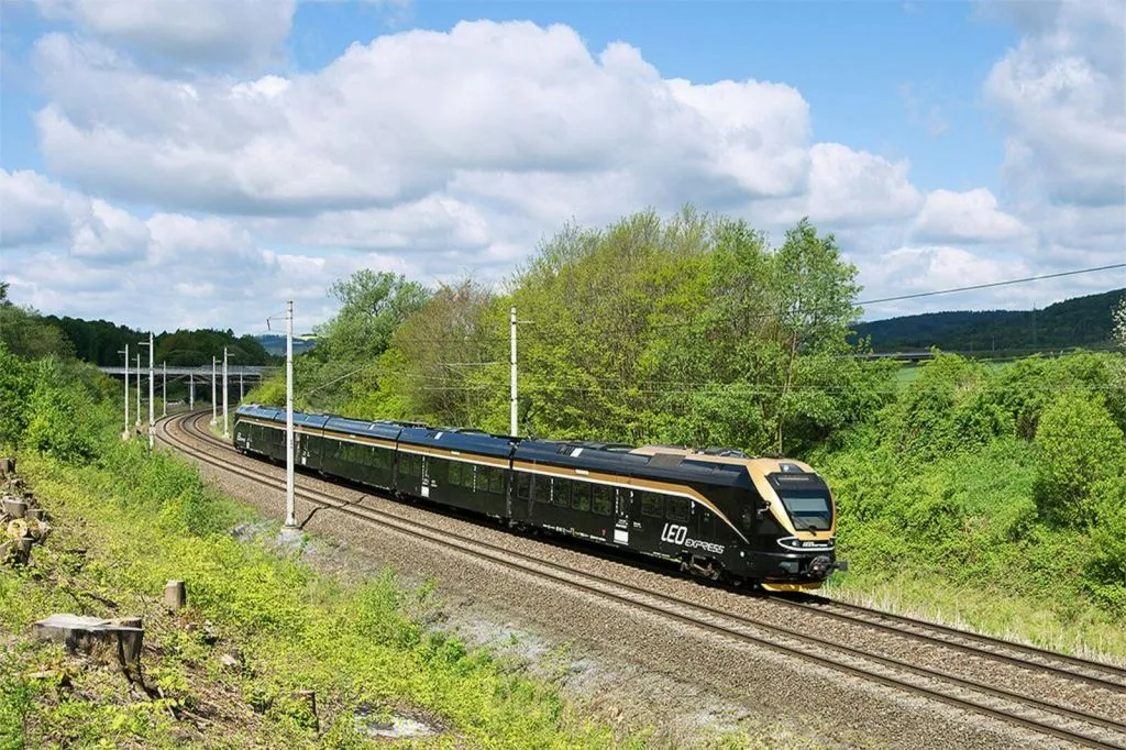 Oswiecim: Passagem de trem de/para Cracóvia