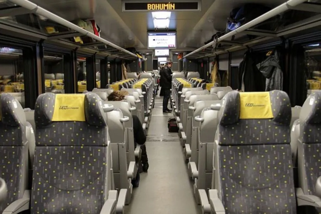 Oswiecim: Passagem de trem de/para Cracóvia
