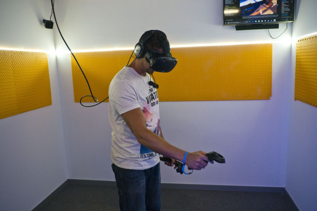 Parque acuático Aquavelis y diversión virtual