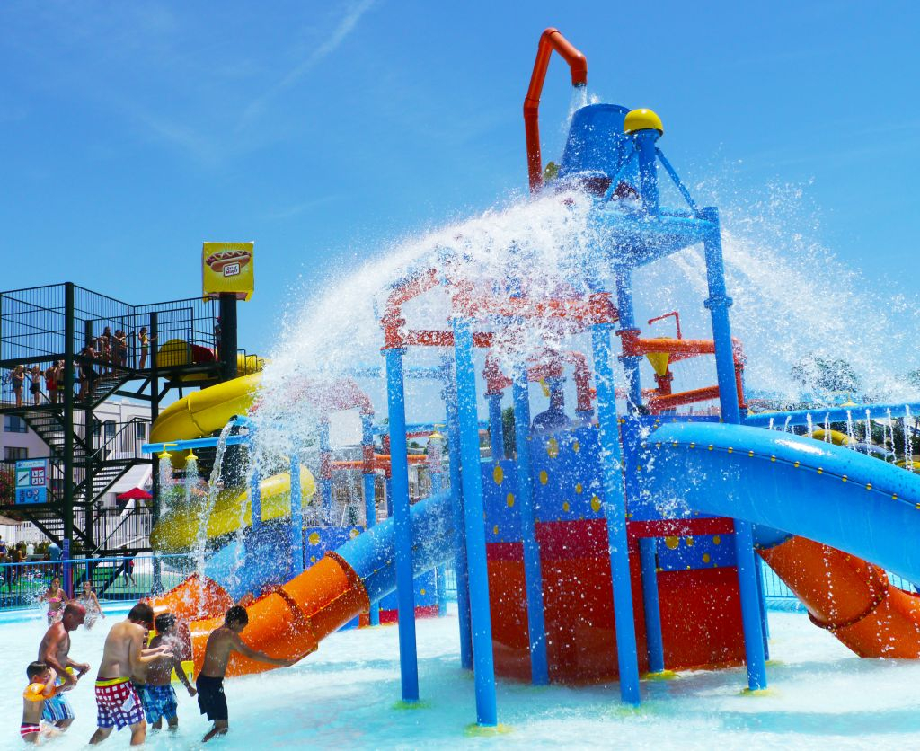 Parque acuático Aquavelis y diversión virtual