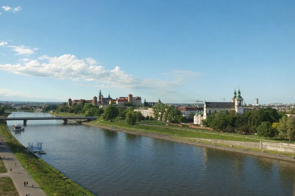 Krakow: Small Boat Vistula River Cruise with Audio Guide