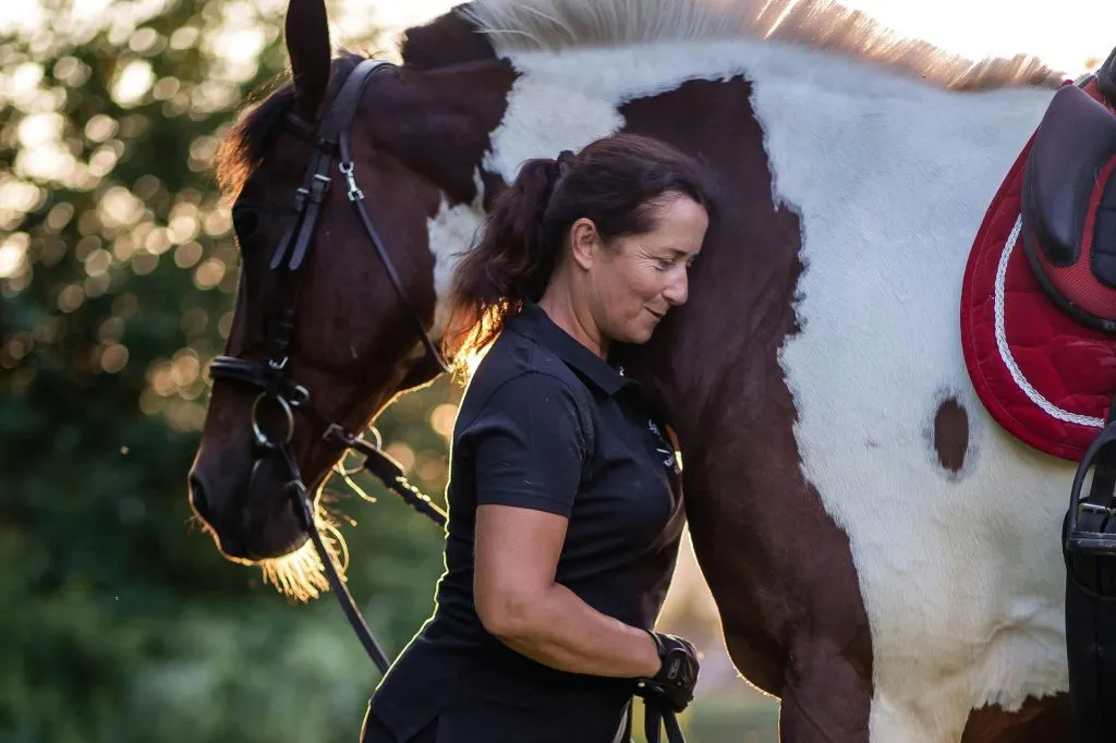 De Cracóvia: Passeio a cavalo de meio dia à beira do lago