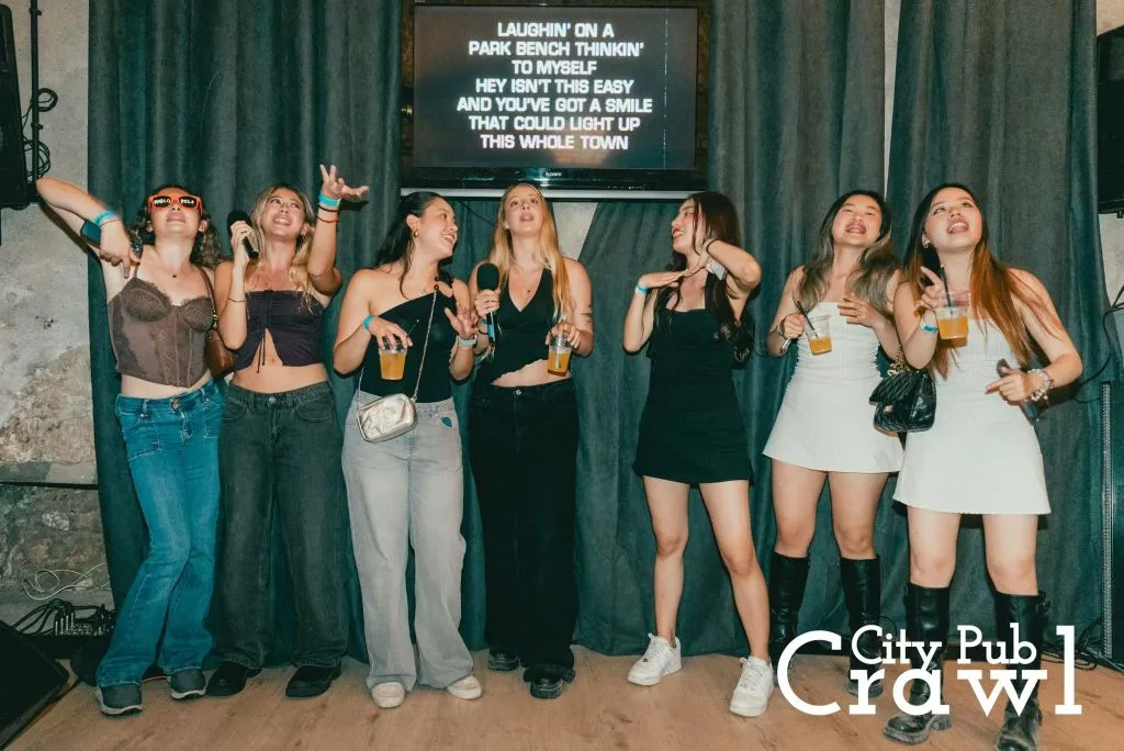 City Pub Crawl Cracóvia: Open Bar, entrada VIP, drinques de boas-vindas