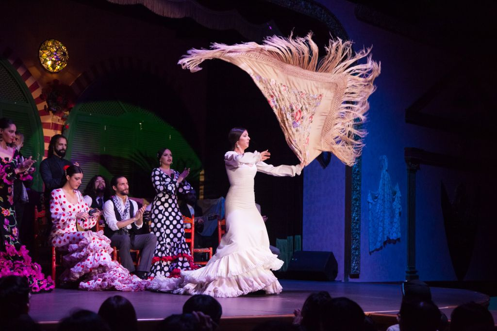 El Palacio Andaluz Spettacolo di flamenco a Siviglia con bicchiere di Cava o cena