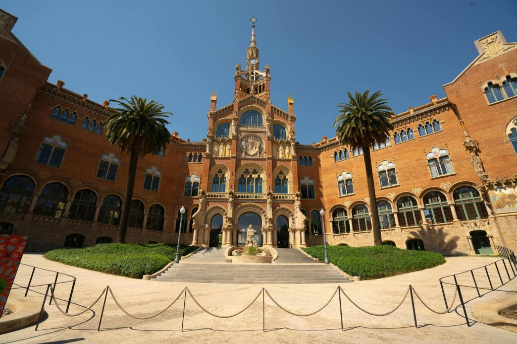 Barcelona: Guided Architecture Walking Tour