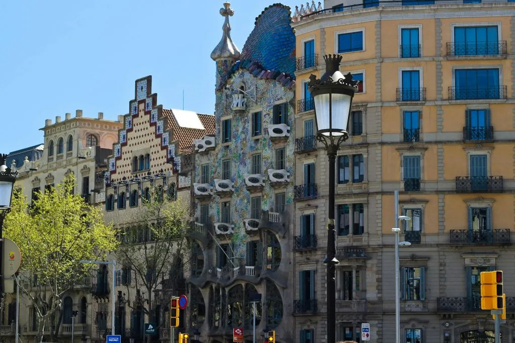 Barcelona: Guided Architecture Walking Tour