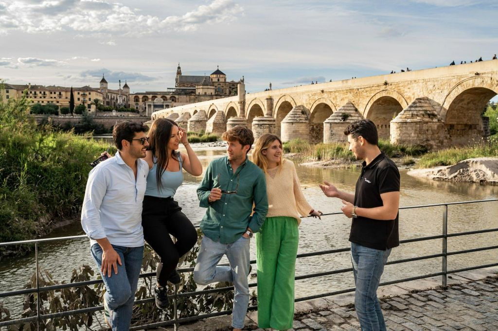 Córdoba: Tour guidato per gruppi ristretti da Siviglia + Biglietto ferroviario di andata e ritorno