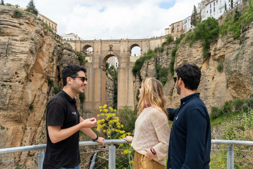 Córdoba, White Village & Ronda: Guided Day Tour from Seville