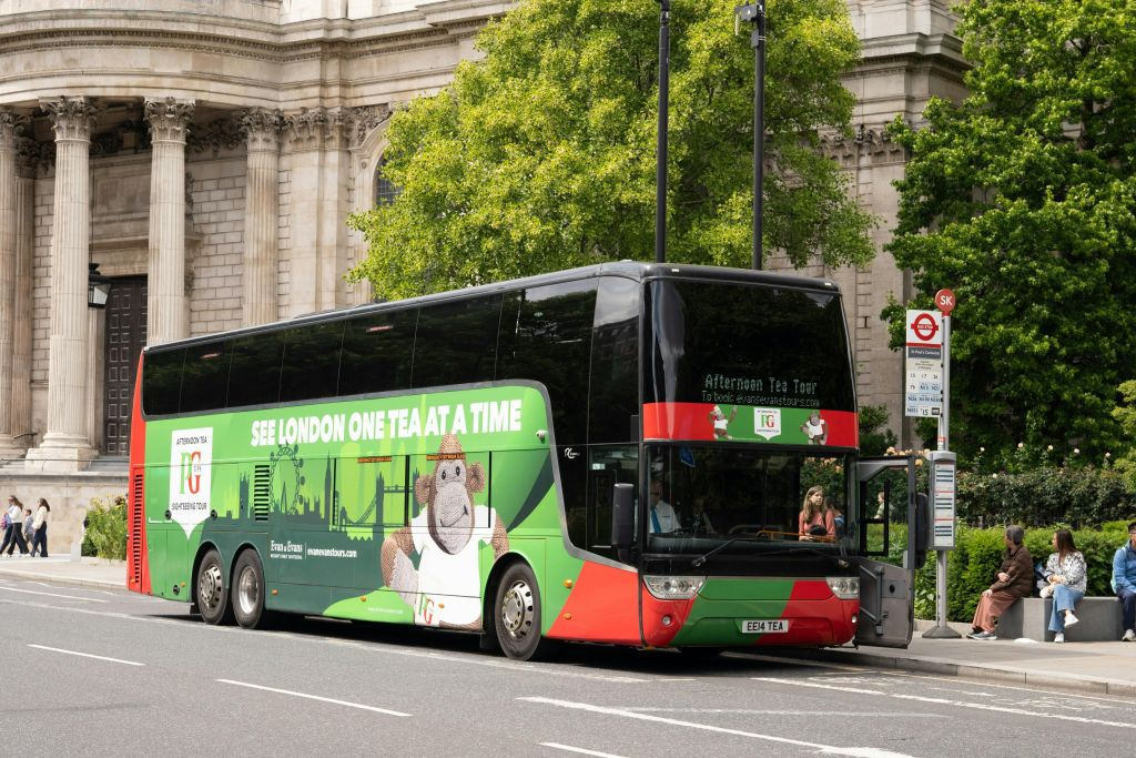 PG Tips Afternoon Tea + Sightseeing Bus Tour with Buckingham Palace State Rooms
