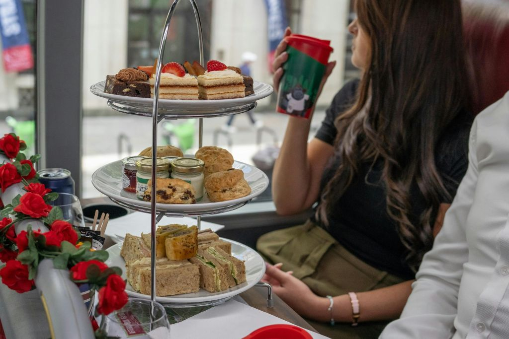 PG Tips Afternoon Tea + Sightseeing Bus Tour with Buckingham Palace State Rooms