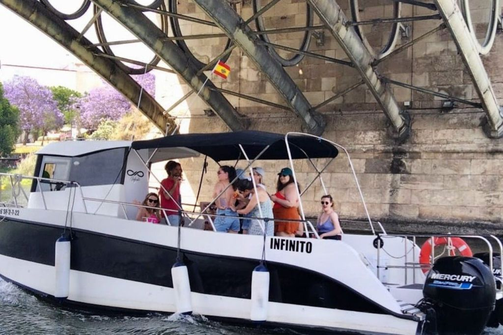 Sevilla: Excursión Privada en Barco para Grupos