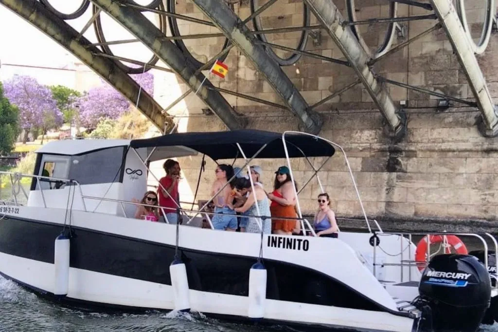 Sevilla: Excursión Privada en Barco para Grupos