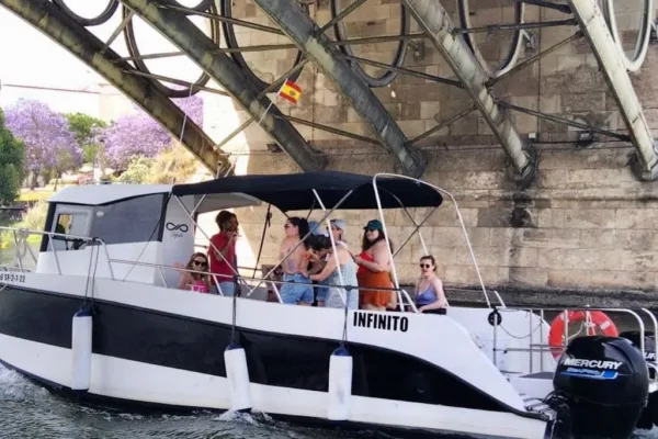 Sevilla: Excursión Privada en Barco para Grupos