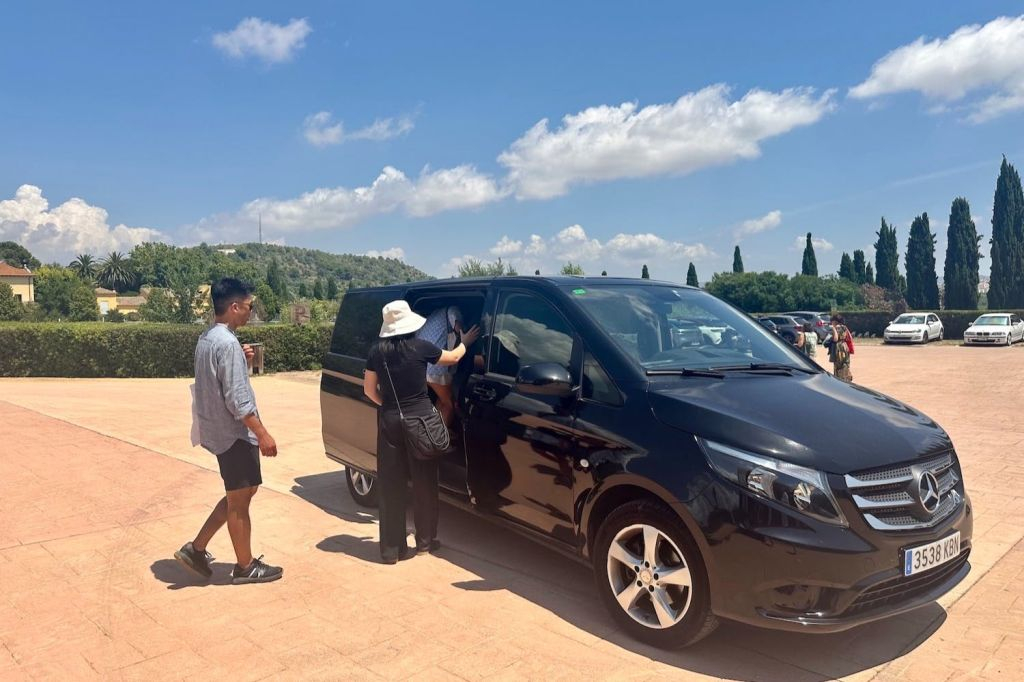 Penedès: Half-Day Guided Tour from Barcelona + Brunch + Wine Tasting